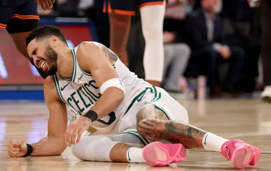 开云下载-包含法国队不断突破！，塔图姆连续七场比赛得分超过重返赛场赢得满堂喝彩的词条