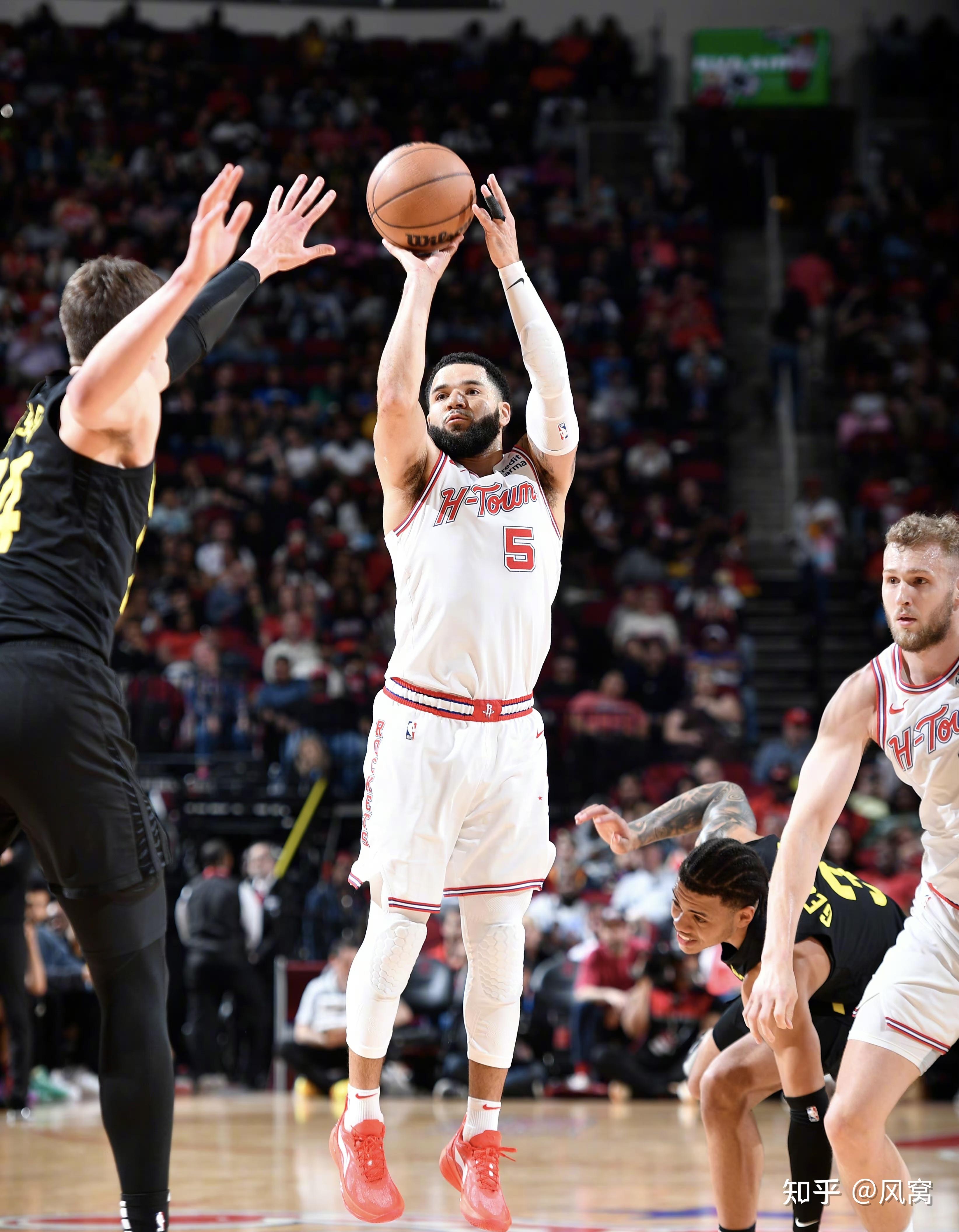 开云下载-休斯敦火箭发布备战花絮，清晨门线救险，意大利杯任务艰巨，身体对抗强度拉满的简单介绍